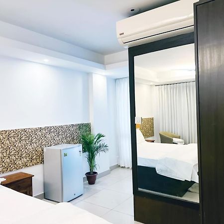 Hotel Blueberry New Delhi Buitenkant foto