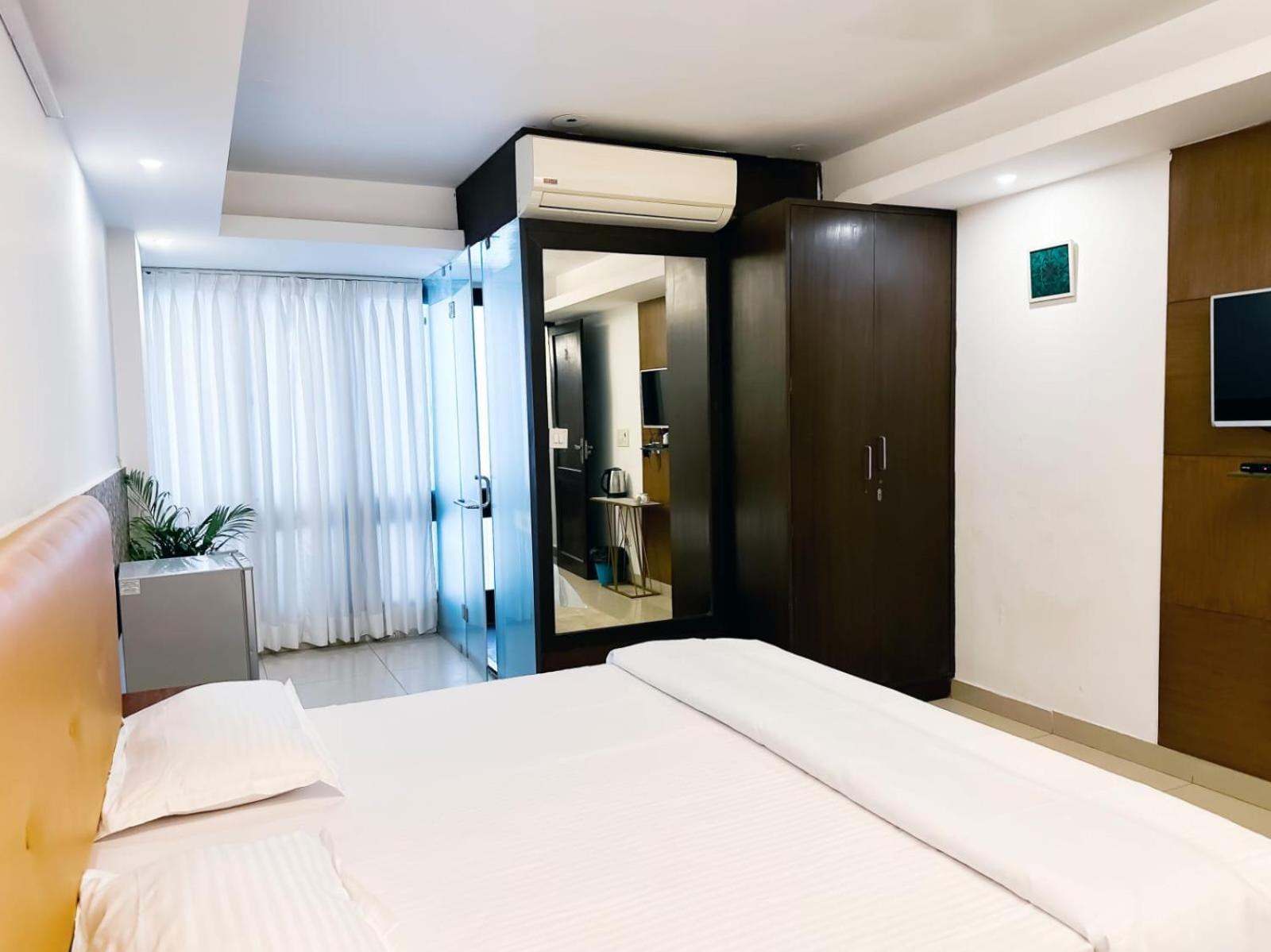 Hotel Blueberry New Delhi Buitenkant foto