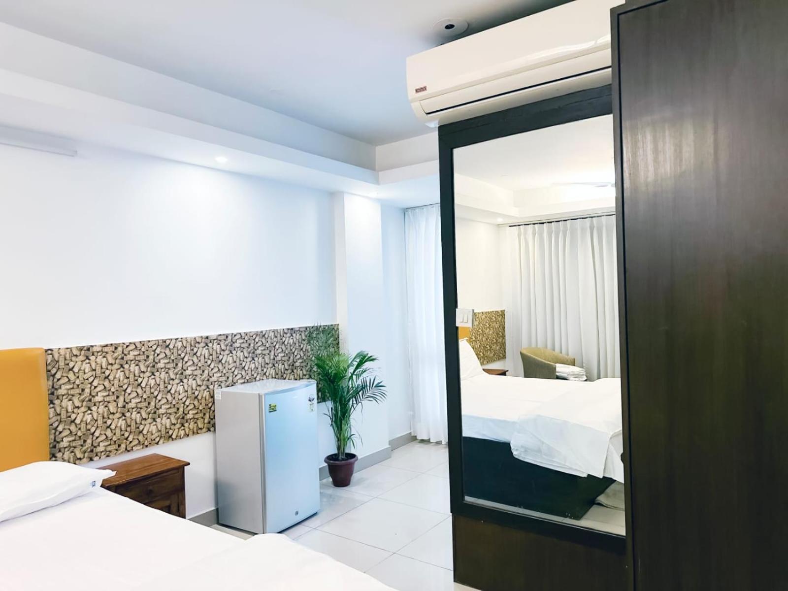 Hotel Blueberry New Delhi Buitenkant foto