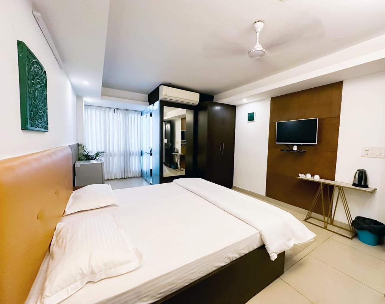 Hotel Blueberry New Delhi Buitenkant foto
