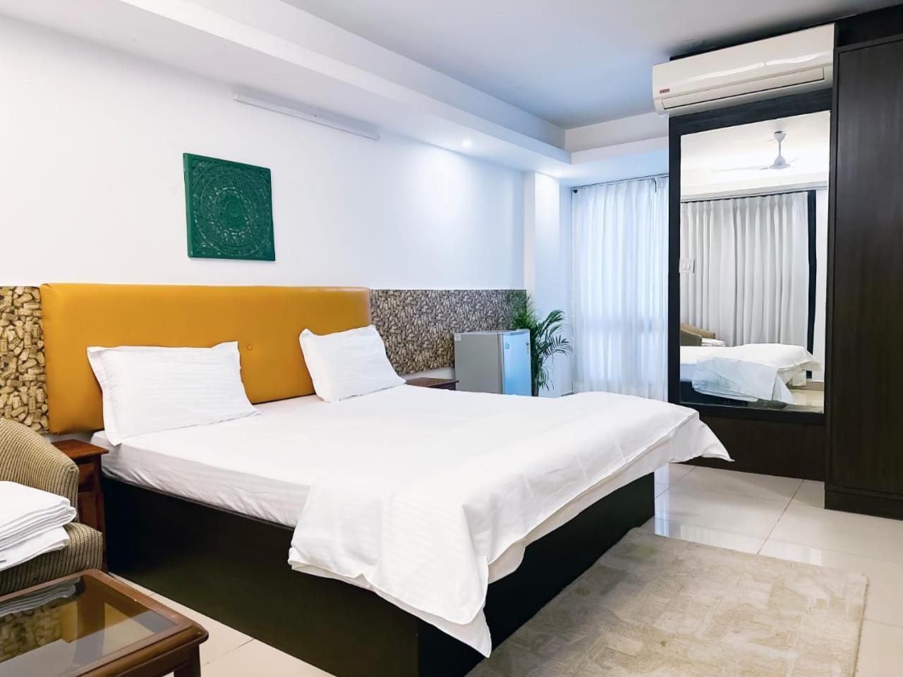 Hotel Blueberry New Delhi Buitenkant foto