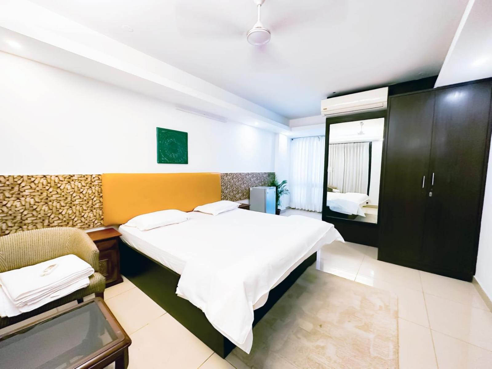 Hotel Blueberry New Delhi Buitenkant foto