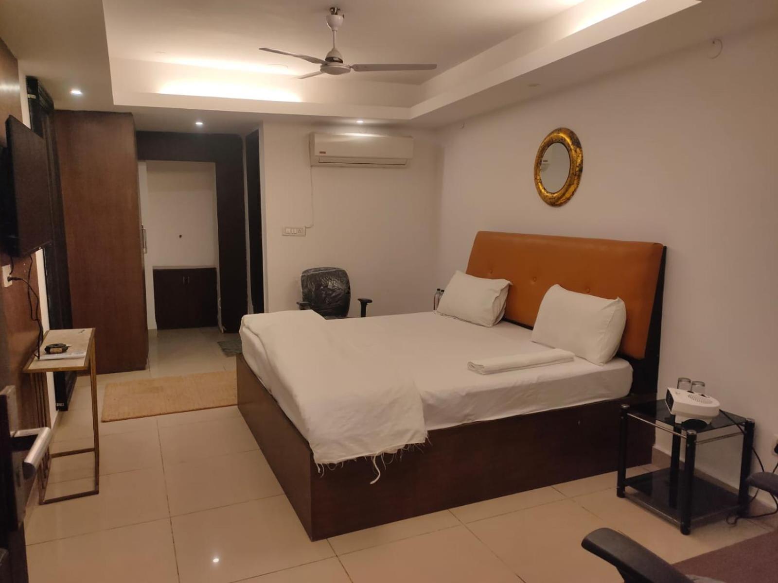 Hotel Blueberry New Delhi Buitenkant foto