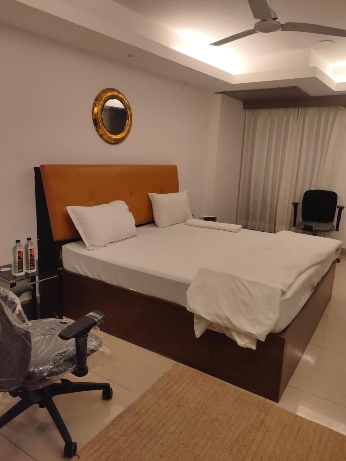 Hotel Blueberry New Delhi Buitenkant foto