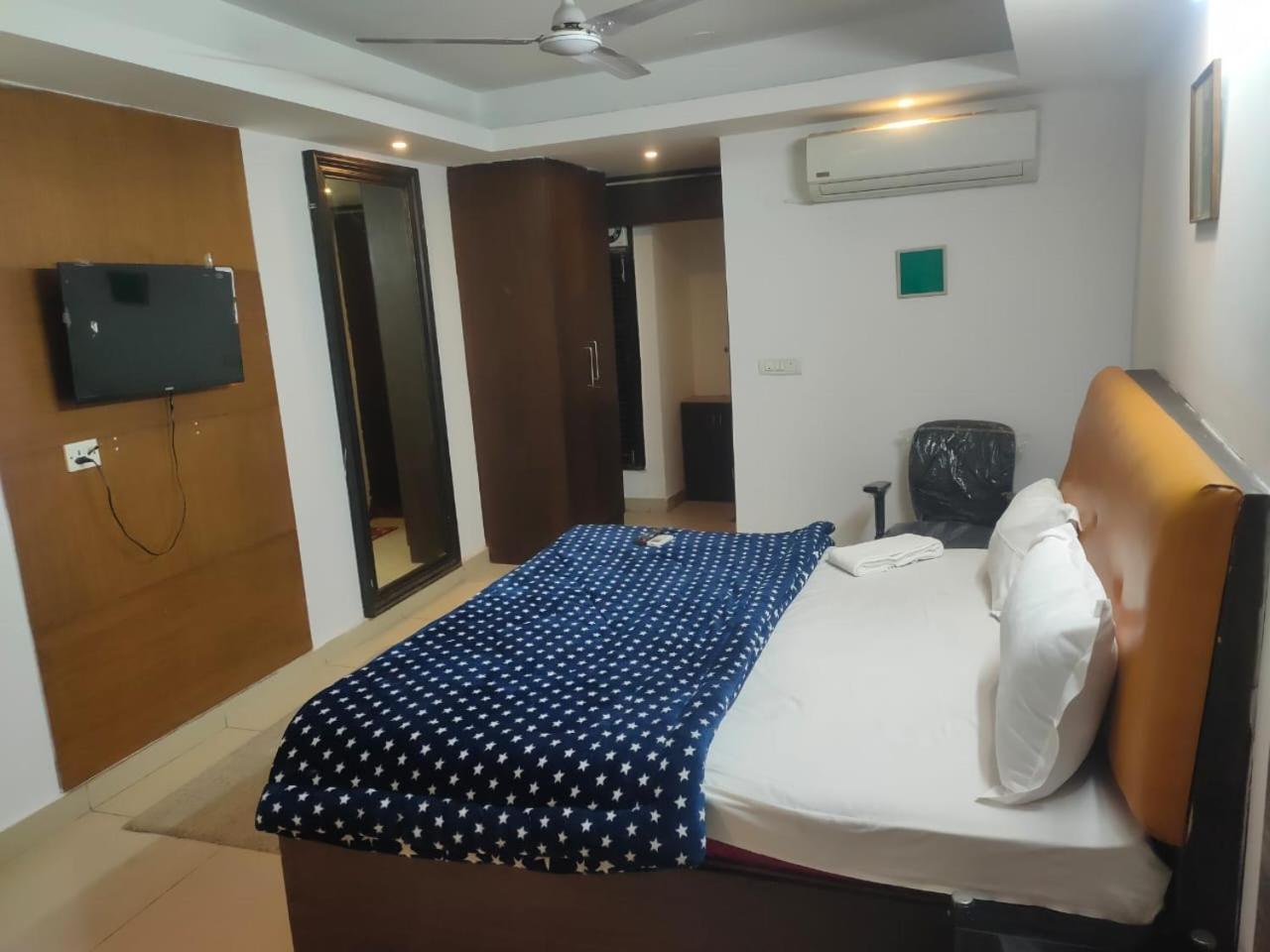 Hotel Blueberry New Delhi Buitenkant foto