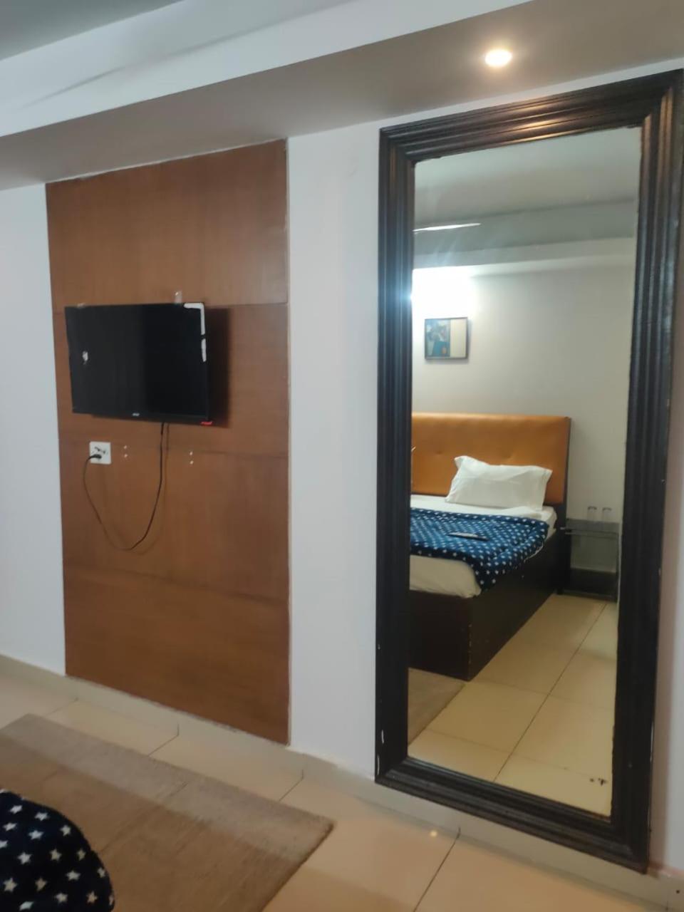 Hotel Blueberry New Delhi Buitenkant foto