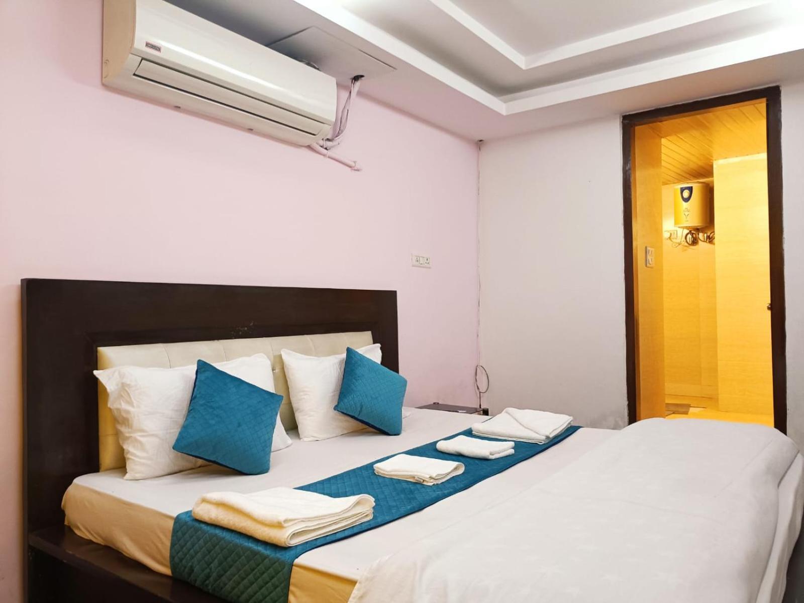 Hotel Blueberry New Delhi Buitenkant foto